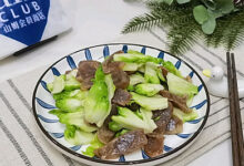 #春日尝鲜#春日咸香脆嫩·腊肠炒儿菜-中文资讯网