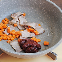 爆汁五花肉油豆腐煲的做法图解7