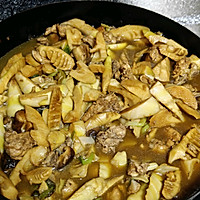 江南春日宴之竹笋香菇炖鸡的做法图解12
