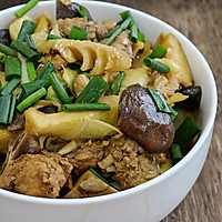 江南春日宴之竹笋香菇炖鸡的做法图解17
