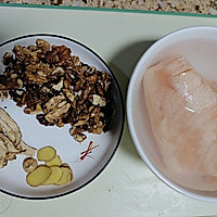 核桃当归瘦肉汤的做法图解1