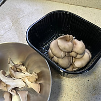 炸平菇的做法图解1