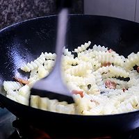 油渣狼牙土豆的做法图解2